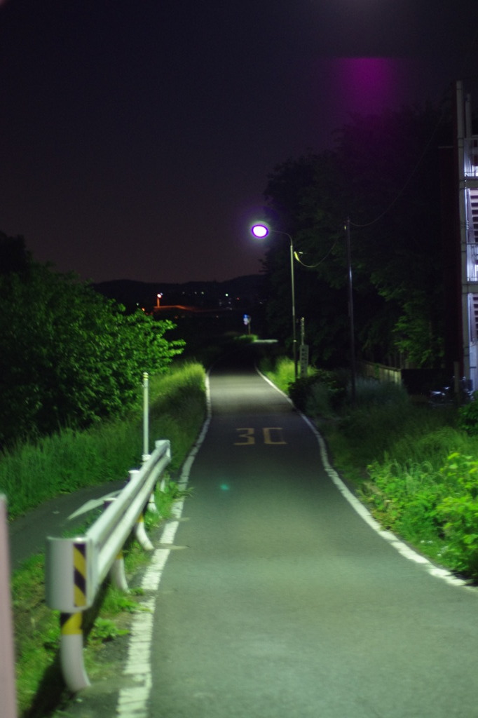 暗い夜道は・・・