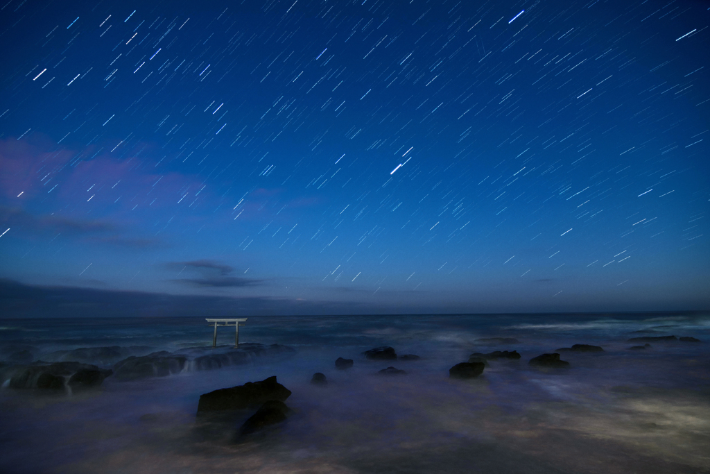 夜明け待つ星原