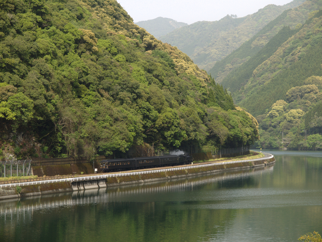 対岸からお見送り