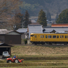 【加工写真です】トラクターとローカル線電車