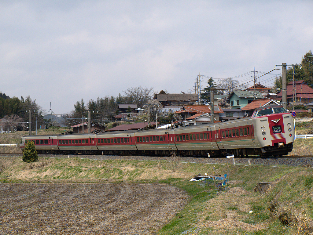 カーブを行くやくも号