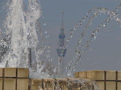 噴水とスカイツリー