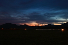 神秘的な雲と夜の弥彦
