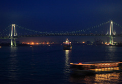 Rainbow Bridge行き交う船