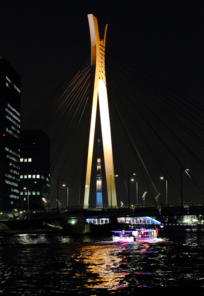 中央橋の中のスカイツリー