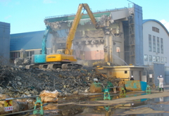 小学校　取り壊し