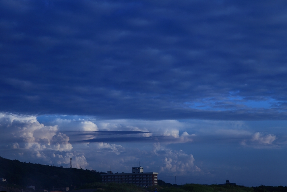 迫りくる空４