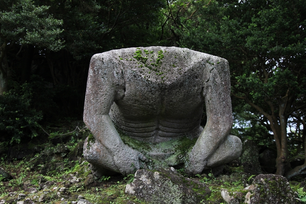 頭はなくても考える人