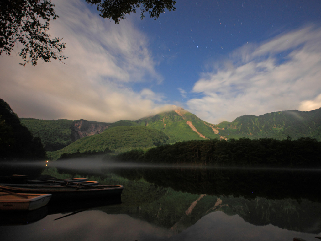 焼岳と大正池の夜景