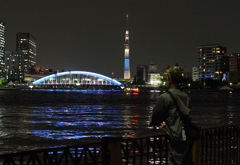 釣り人とスカイツリー