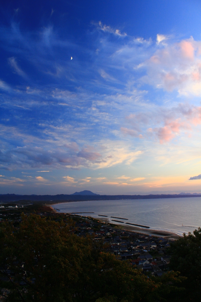 奉納山より稲佐の浜、三瓶山、月