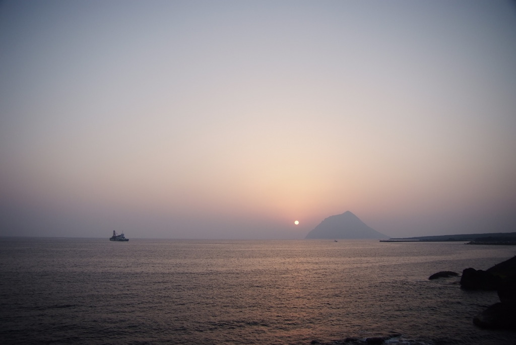 横間海岸から見た八丈小島