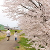 歩く