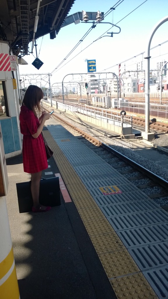 電車待ちの風景