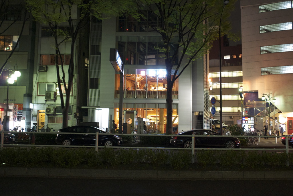 向かいのお店