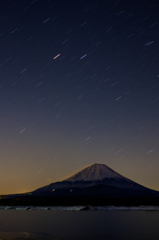 降り注ぐ星