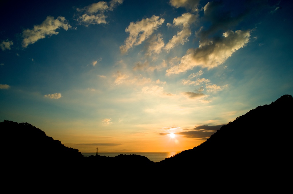 常磐ダムから夕日を望む