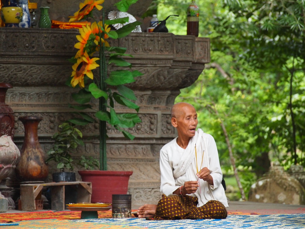 Lady in Angkor Thom 