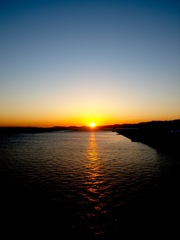 大阪湾に沈む