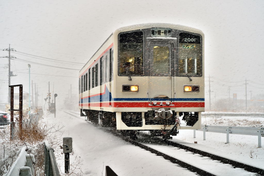 街の風景「雪のローカル線」