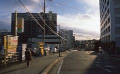 街の風景２「駅前の坂道」