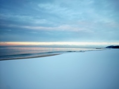 白い浜  穏やかな冬の海