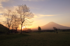 高原の富士