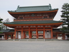 平安神宮の門前です。