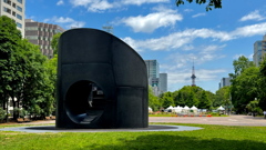 公園のオプジェ　ブラック・スライド・マントラ