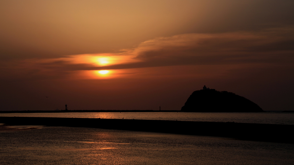 割れた夕日