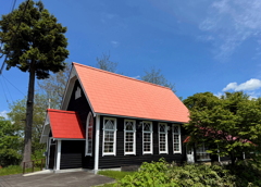 赤い屋根の教会