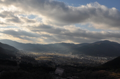 湯布院盆地に差す光