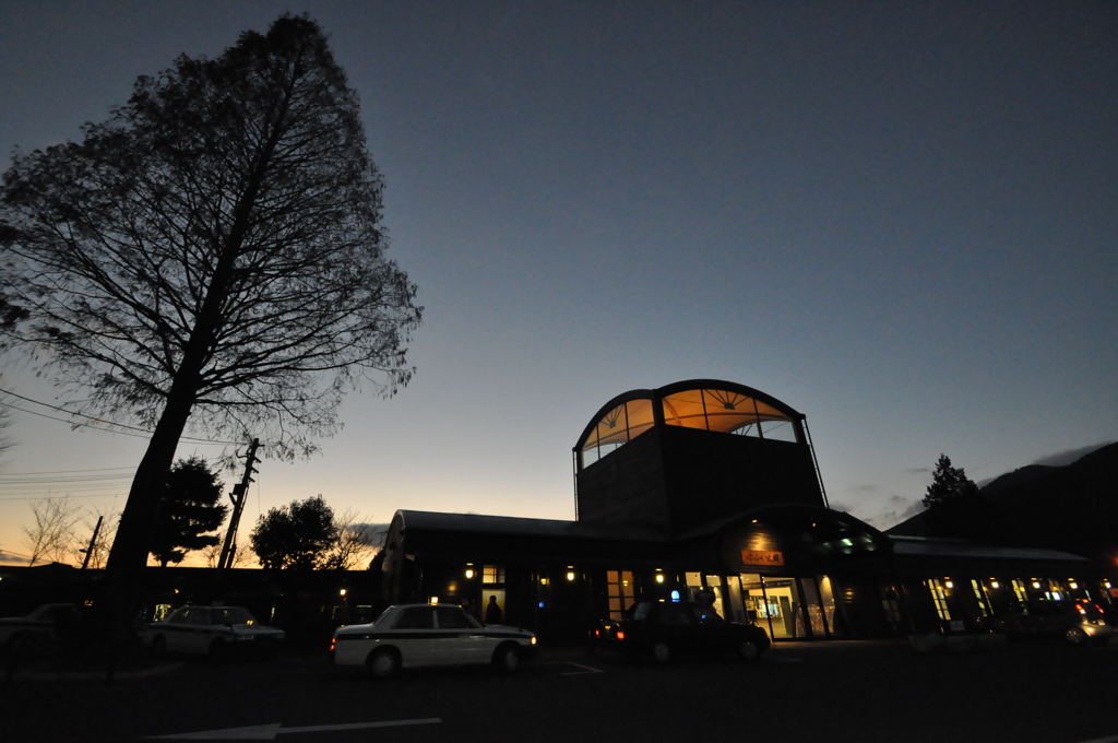 夕暮れの由布院駅