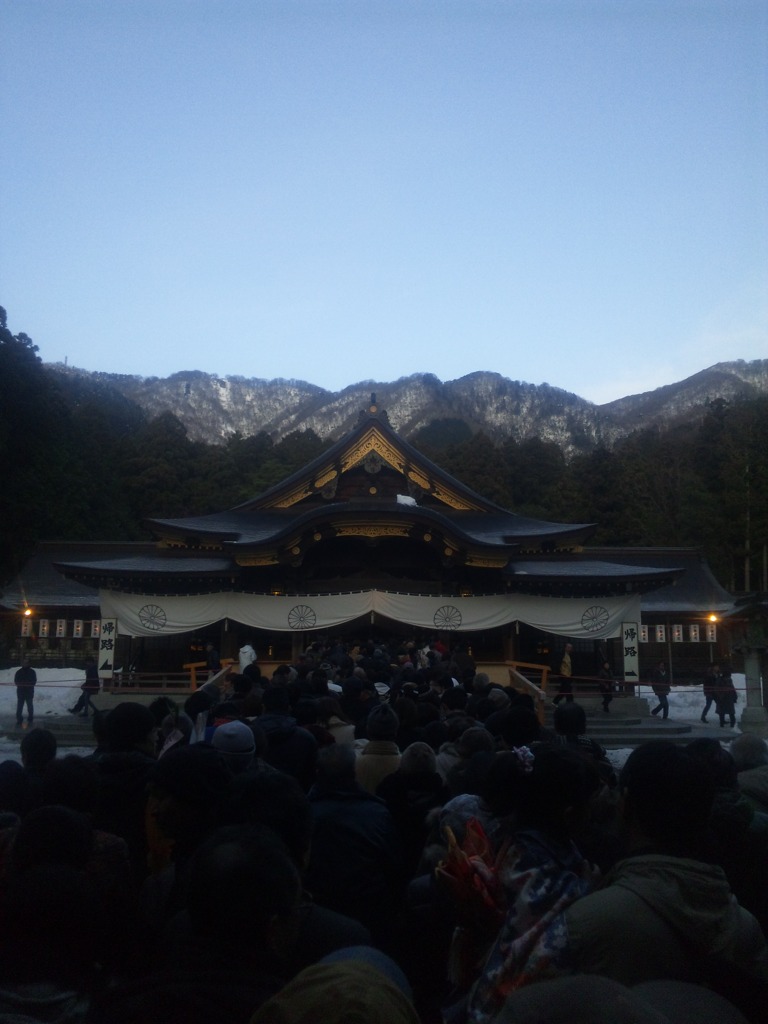 弥彦神社、初詣にて