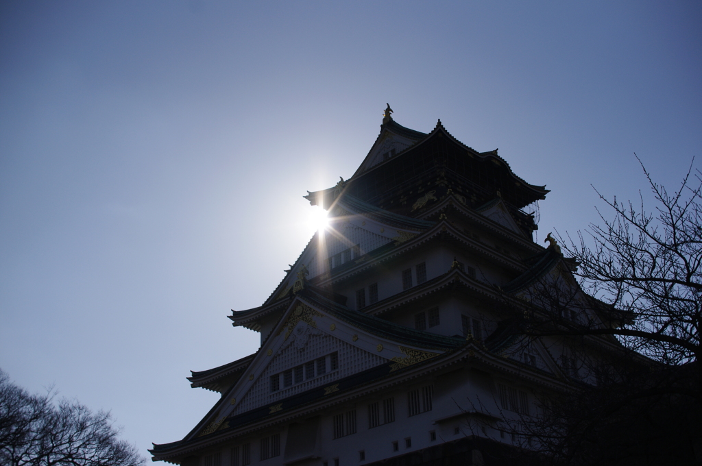 逆光の大阪城