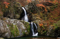 赤い竜神様～上野村・竜神の滝_全景～