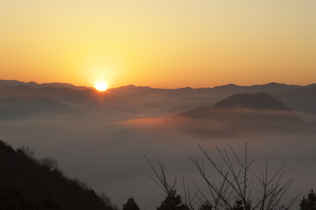 雲海に朝陽　３