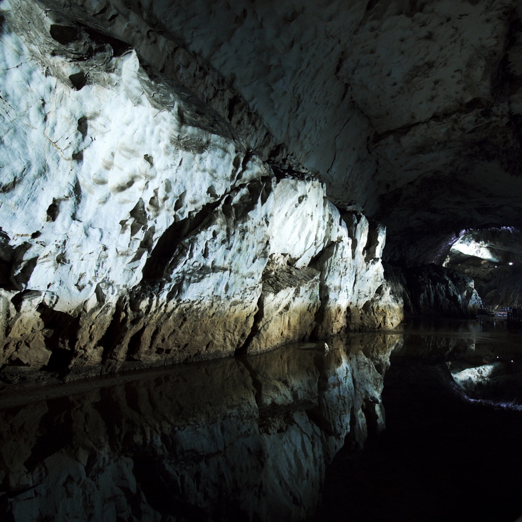 秋芳洞の鏡