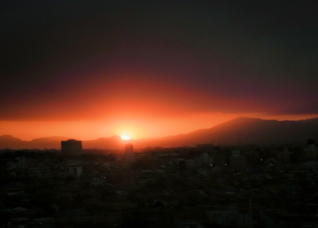 朝日のような夕陽を浴びて #01