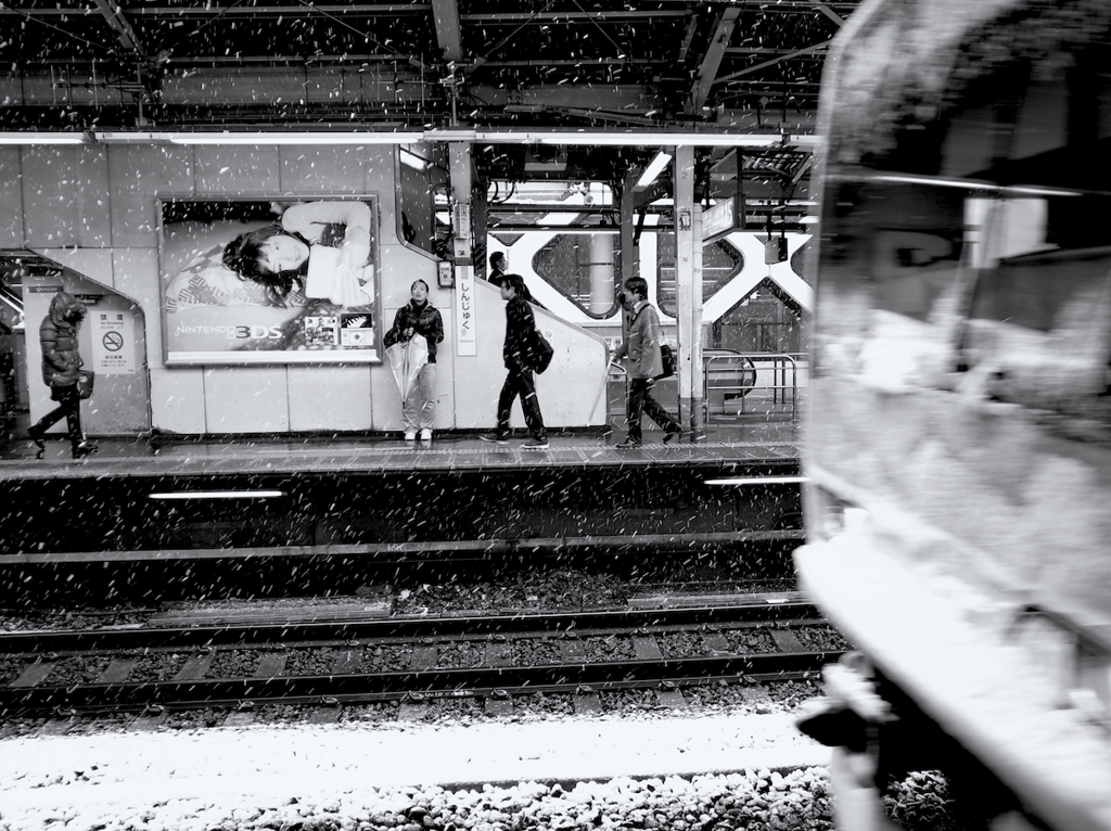 雪、新宿