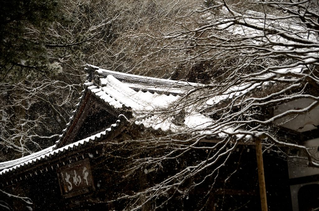 雪のお寺
