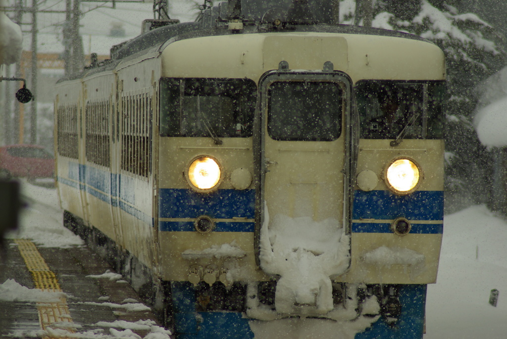 雪の中の電車