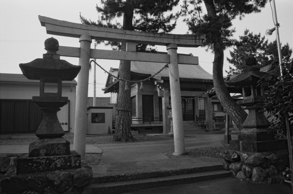 村社 浅間神社 鳥居本殿