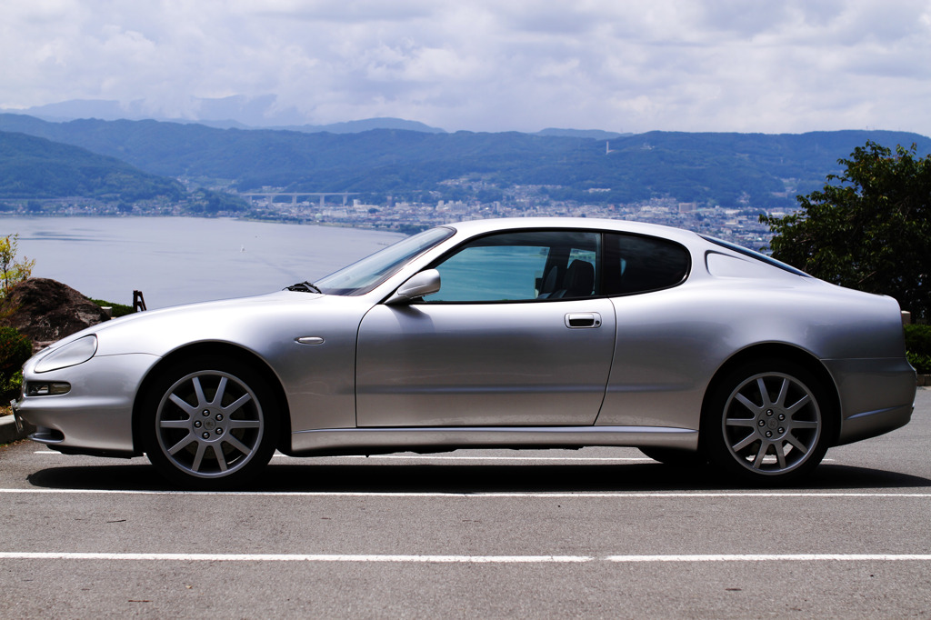 諏訪湖をバック