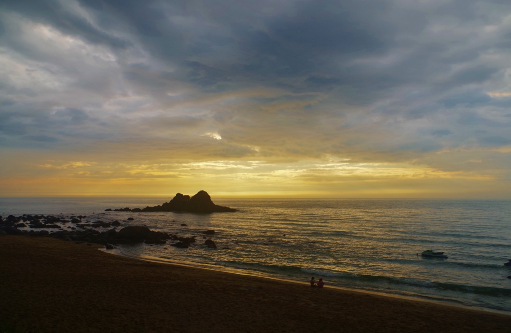 福岡の夫婦岩　夕焼けはまた今度