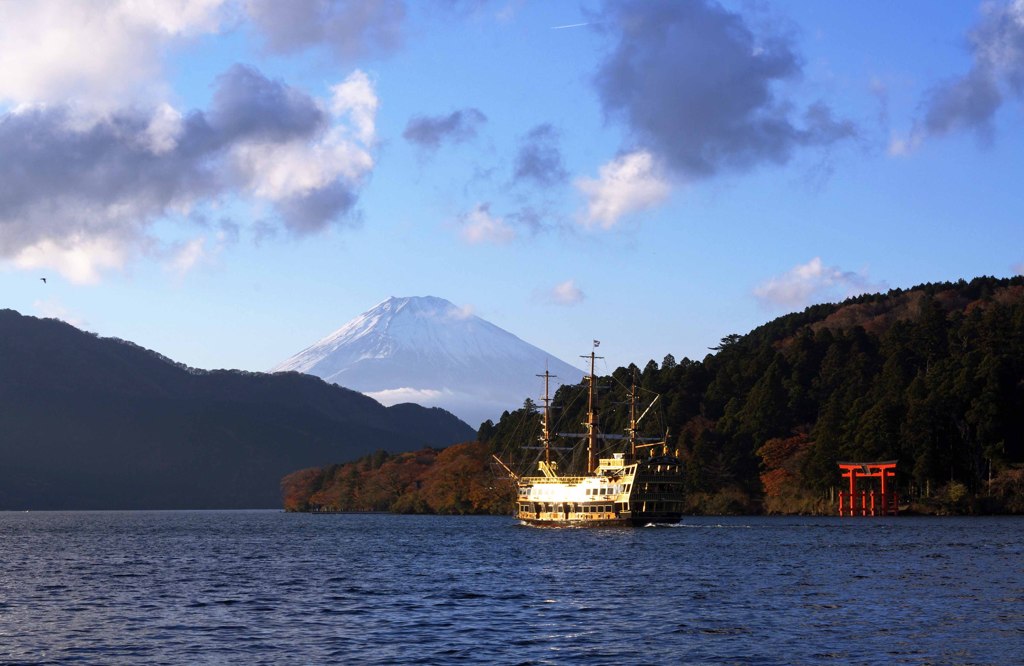 芦ノ湖、遊覧船、箱根神社、富士山