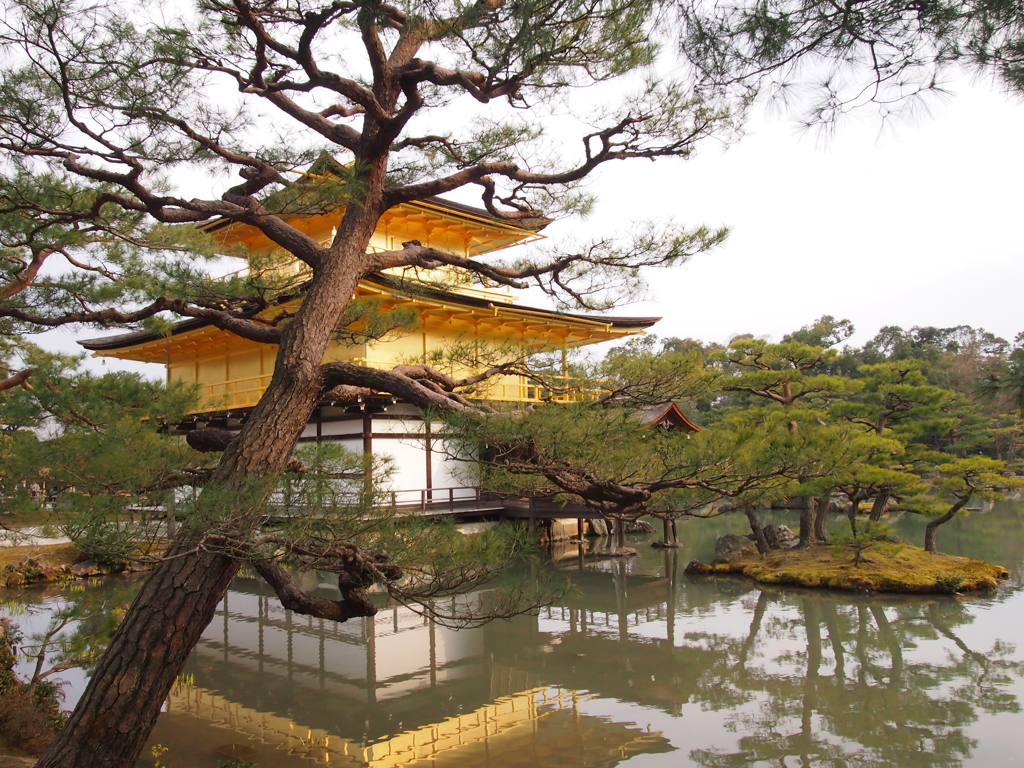 金閣寺　裏側から