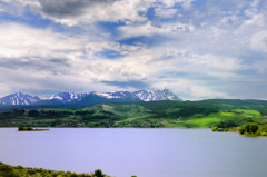 夏、残雪と山と湖