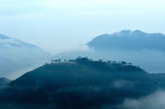 霧と雲海を武装した竹田城