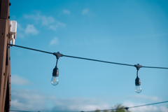 電球と空